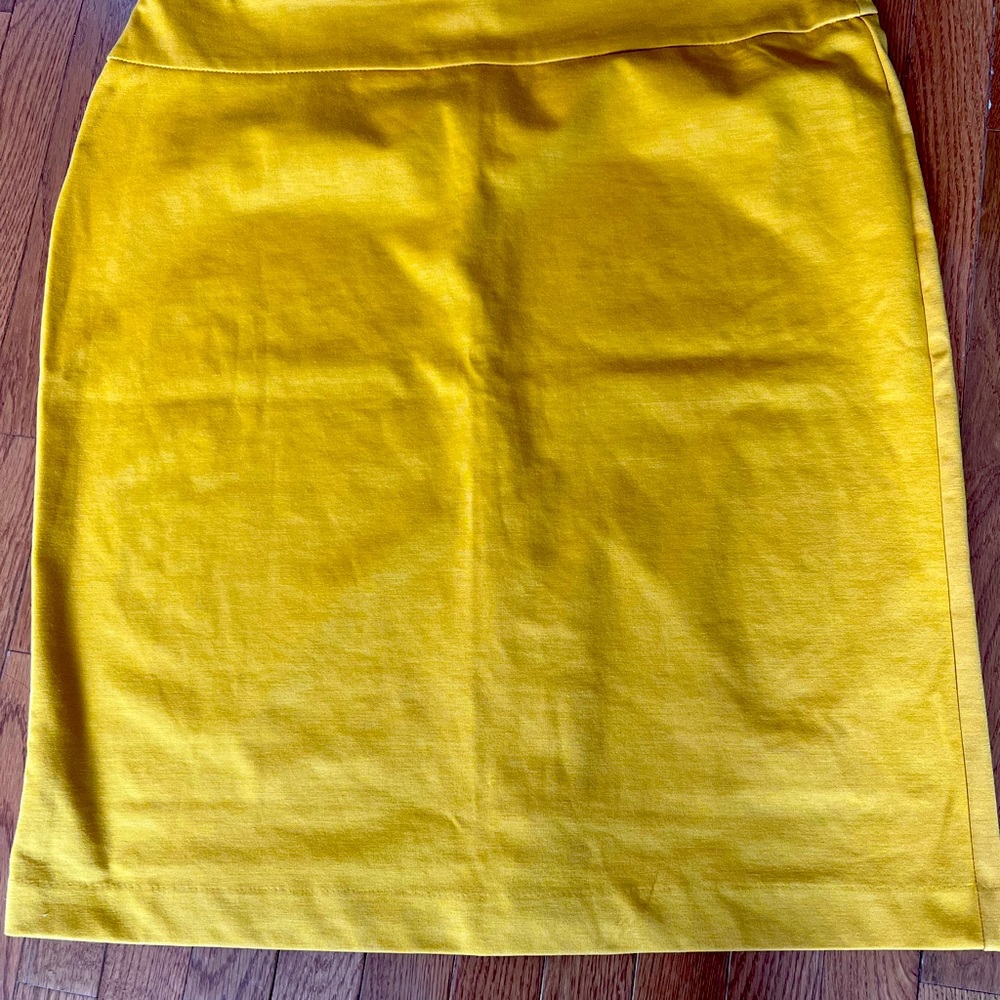 Yelow mustard pencil skirt